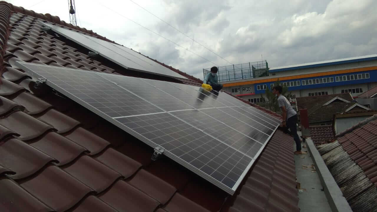 PROYEK PEMASANGAN PANEL SURYA JARWINN