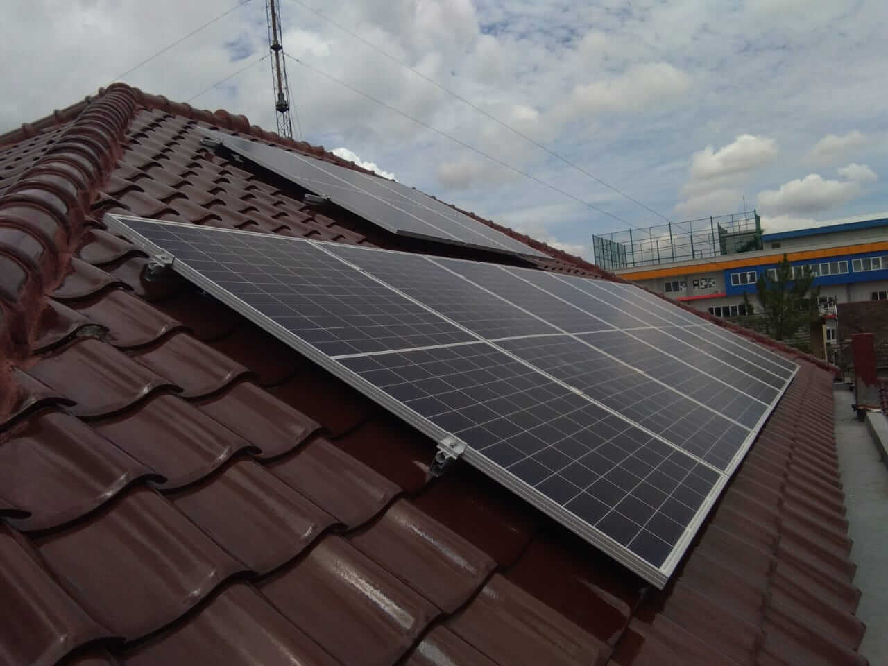 PROYEK PEMASANGAN PANEL SURYA JARWINN
