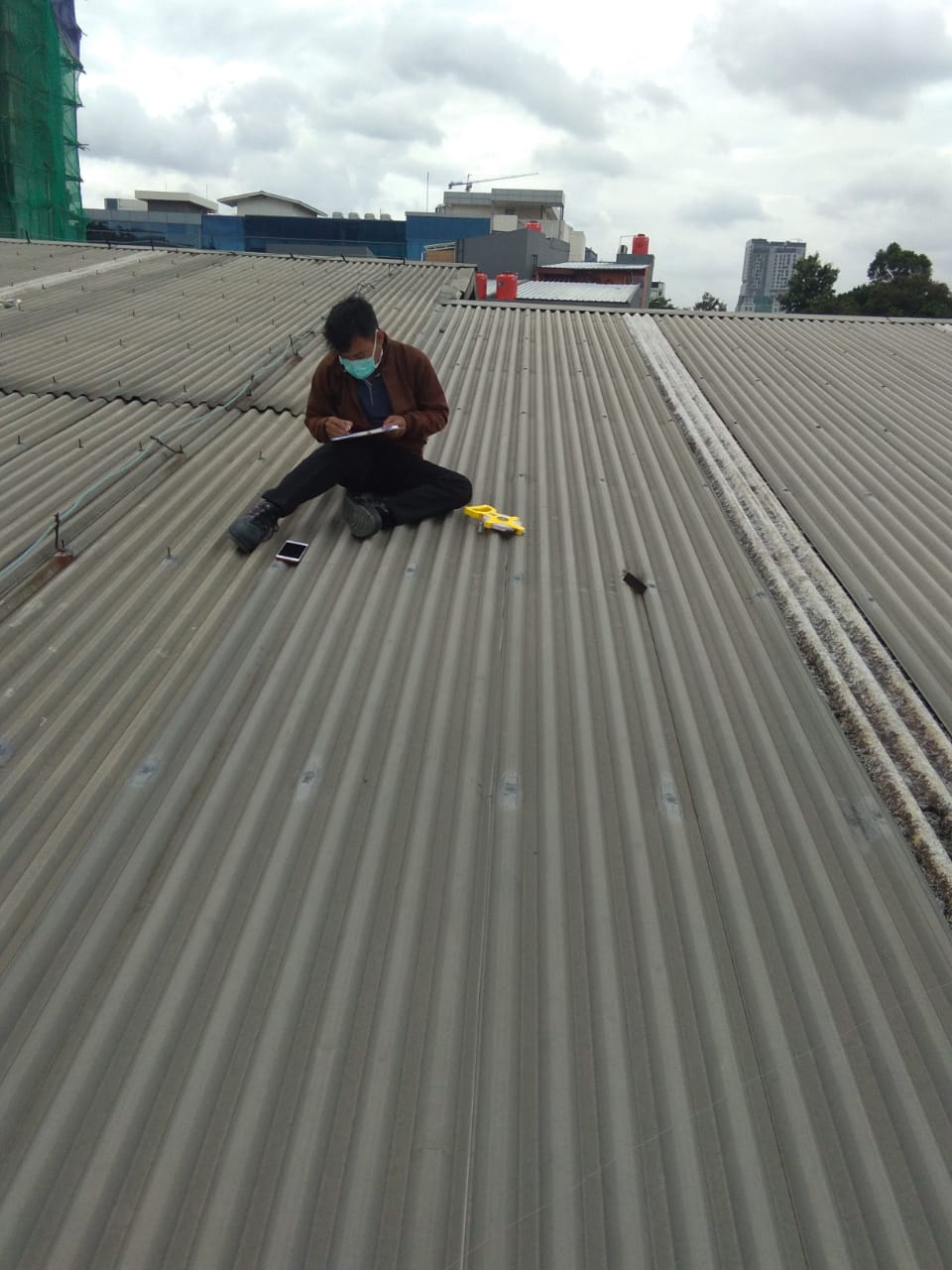 Pemasangan Panel Surya (Soalar Panel) di Warung Buncit, Jakarta Selatan