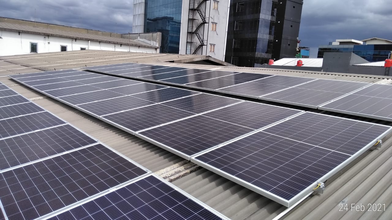 Pemasangan Panel Surya (Soalar Panel) di Warung Buncit, Jakarta Selatan