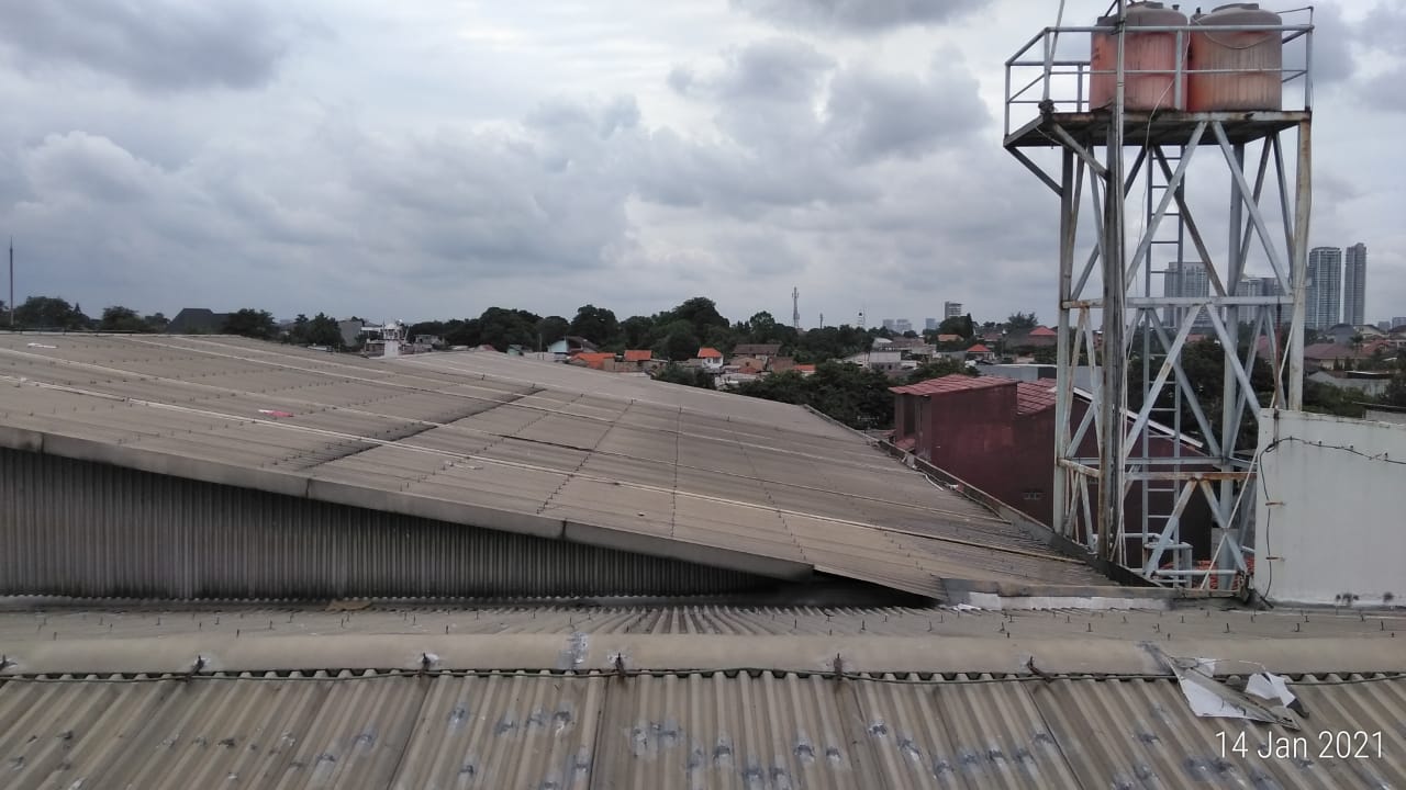 Pemasangan Panel Surya (Soalar Panel) di Warung Buncit, Jakarta Selatan